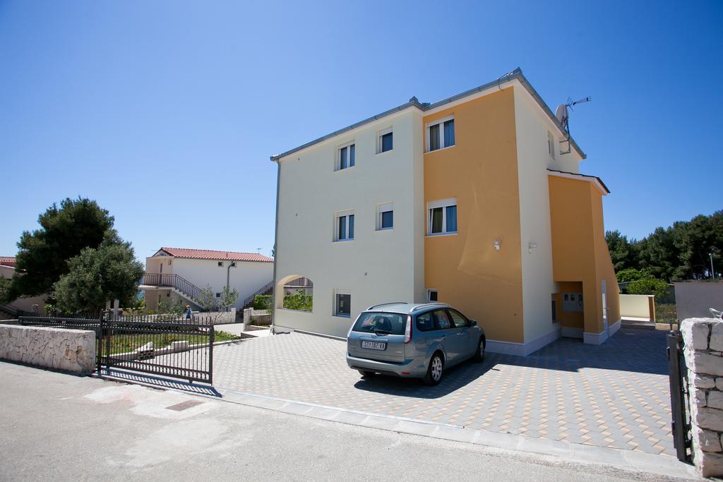 Apartments Medvid Трогир Экстерьер фото