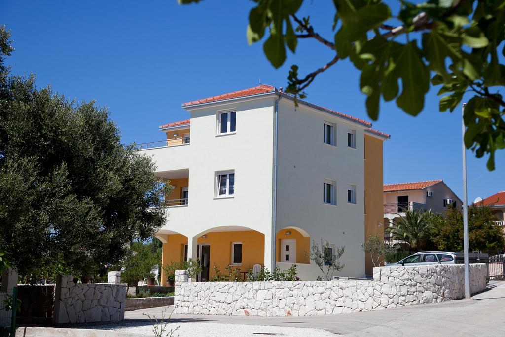 Apartments Medvid Трогир Экстерьер фото